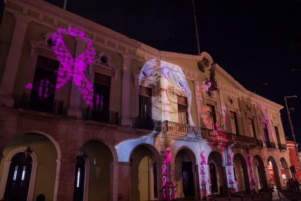 Proyección del videomapping “Huellas que no se apagan”